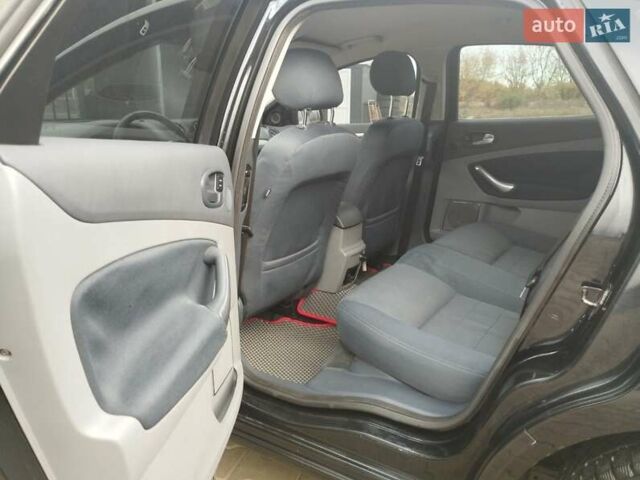 Чорний Форд Мондео, об'ємом двигуна 1.75 л та пробігом 300 тис. км за 5500 $, фото 2 на Automoto.ua