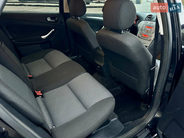 Чорний Форд Мондео, об'ємом двигуна 2 л та пробігом 266 тис. км за 6499 $, фото 28 на Automoto.ua