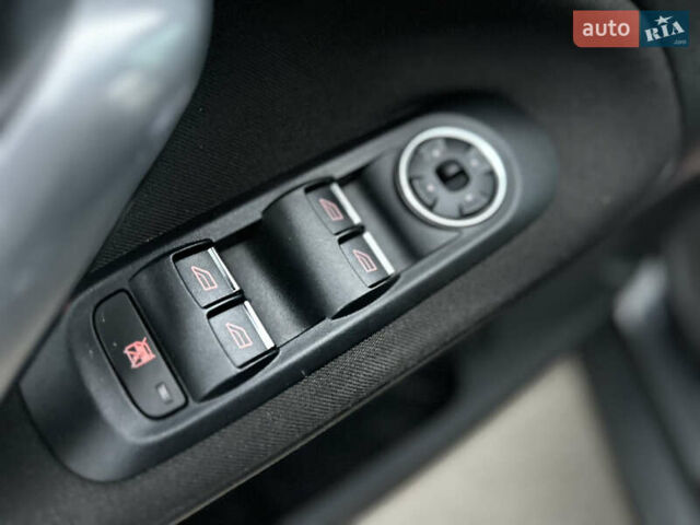 Чорний Форд Мондео, об'ємом двигуна 2 л та пробігом 266 тис. км за 6499 $, фото 37 на Automoto.ua