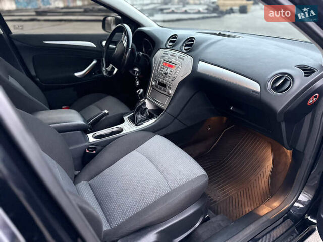 Чорний Форд Мондео, об'ємом двигуна 2 л та пробігом 266 тис. км за 6499 $, фото 23 на Automoto.ua