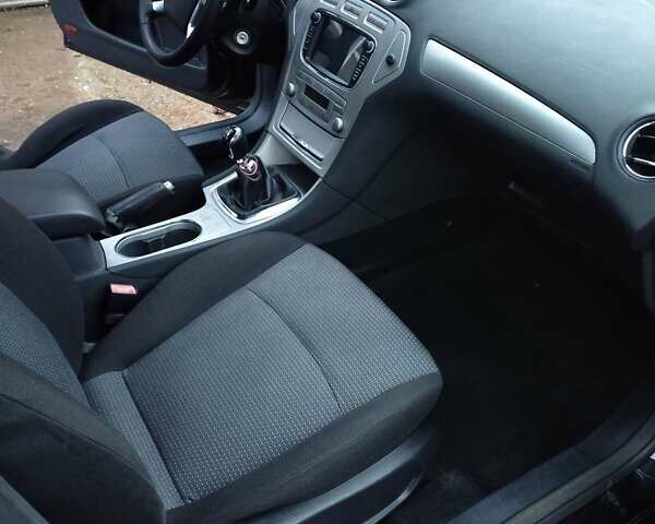 Черный Форд Мондео, объемом двигателя 1.8 л и пробегом 170 тыс. км за 5350 $, фото 15 на Automoto.ua