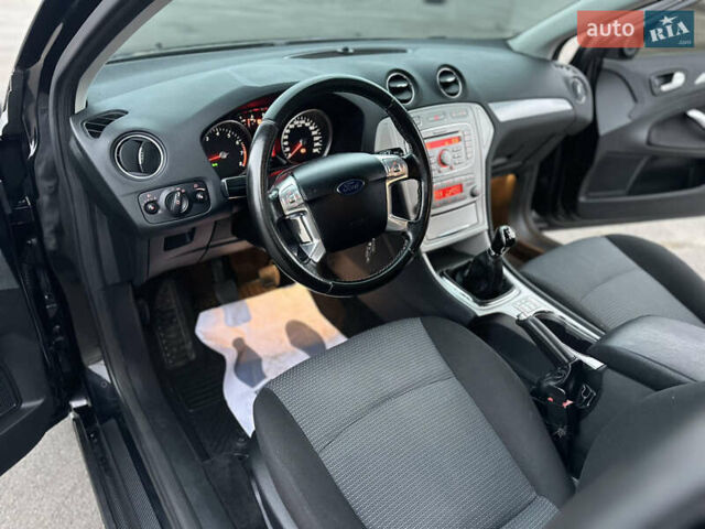 Чорний Форд Мондео, об'ємом двигуна 2 л та пробігом 266 тис. км за 6499 $, фото 40 на Automoto.ua