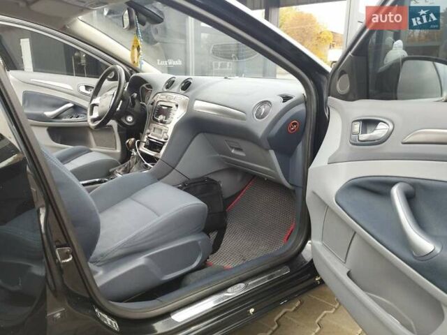 Чорний Форд Мондео, об'ємом двигуна 1.75 л та пробігом 300 тис. км за 5500 $, фото 7 на Automoto.ua