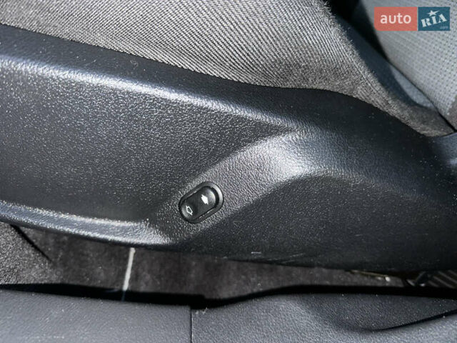 Чорний Форд Мондео, об'ємом двигуна 2 л та пробігом 266 тис. км за 6499 $, фото 38 на Automoto.ua