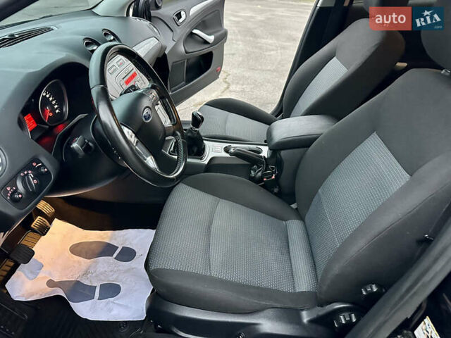 Чорний Форд Мондео, об'ємом двигуна 2 л та пробігом 266 тис. км за 6499 $, фото 39 на Automoto.ua