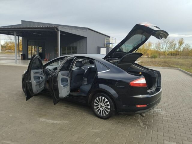 Чорний Форд Мондео, об'ємом двигуна 1.8 л та пробігом 300 тис. км за 5500 $, фото 8 на Automoto.ua