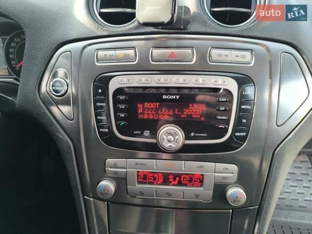 Черный Форд Мондео, объемом двигателя 1.75 л и пробегом 287 тыс. км за 8350 $, фото 17 на Automoto.ua