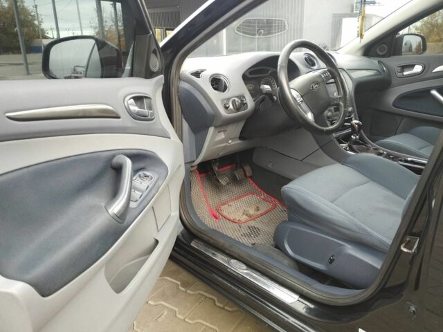 Чорний Форд Мондео, об'ємом двигуна 1.8 л та пробігом 300 тис. км за 5500 $, фото 4 на Automoto.ua