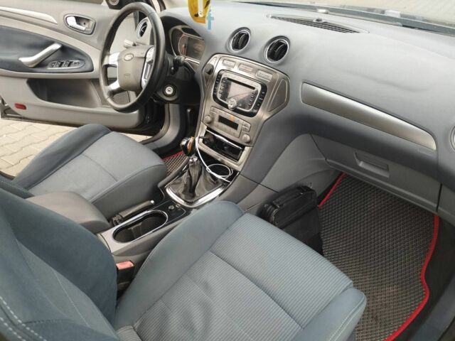 Чорний Форд Мондео, об'ємом двигуна 1.8 л та пробігом 300 тис. км за 5500 $, фото 6 на Automoto.ua