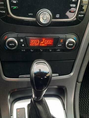 Черный Форд Мондео, объемом двигателя 2 л и пробегом 272 тыс. км за 7500 $, фото 9 на Automoto.ua