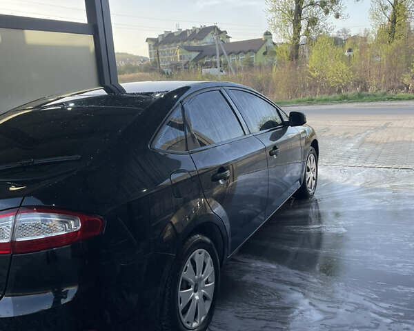 Черный Форд Мондео, объемом двигателя 1.56 л и пробегом 190 тыс. км за 9500 $, фото 4 на Automoto.ua