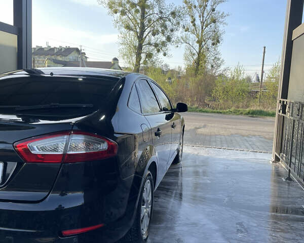 Черный Форд Мондео, объемом двигателя 1.56 л и пробегом 190 тыс. км за 9500 $, фото 13 на Automoto.ua