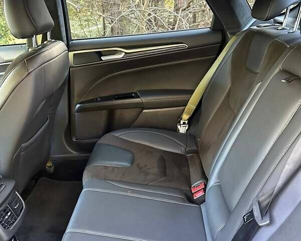 Черный Форд Мондео, объемом двигателя 2 л и пробегом 202 тыс. км за 18450 $, фото 72 на Automoto.ua