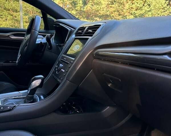 Черный Форд Мондео, объемом двигателя 2 л и пробегом 202 тыс. км за 18450 $, фото 76 на Automoto.ua