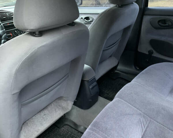 Фиолетовый Форд Мондео, объемом двигателя 1.8 л и пробегом 143 тыс. км за 2900 $, фото 7 на Automoto.ua