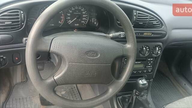 Фиолетовый Форд Мондео, объемом двигателя 1.6 л и пробегом 255 тыс. км за 2800 $, фото 5 на Automoto.ua