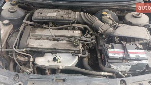 Фиолетовый Форд Мондео, объемом двигателя 1.6 л и пробегом 255 тыс. км за 2800 $, фото 7 на Automoto.ua