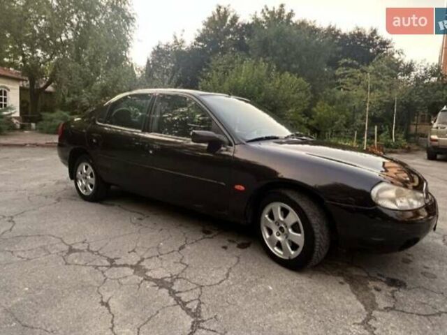 Фіолетовий Форд Мондео, об'ємом двигуна 1.8 л та пробігом 270 тис. км за 1850 $, фото 2 на Automoto.ua