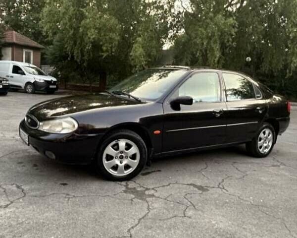 Фіолетовий Форд Мондео, об'ємом двигуна 1.8 л та пробігом 270 тис. км за 1850 $, фото 1 на Automoto.ua