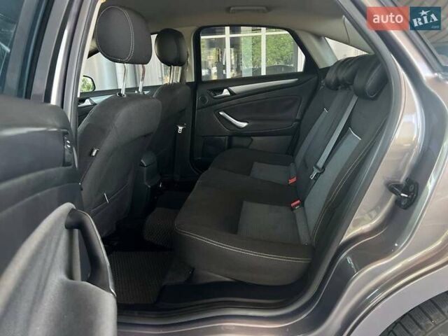 Коричневый Форд Мондео, объемом двигателя 1.6 л и пробегом 269 тыс. км за 5599 $, фото 13 на Automoto.ua