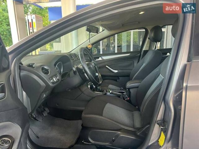 Коричневый Форд Мондео, объемом двигателя 1.6 л и пробегом 269 тыс. км за 5599 $, фото 6 на Automoto.ua