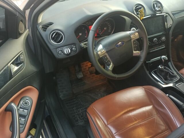 Коричневый Форд Мондео, объемом двигателя 1.6 л и пробегом 300 тыс. км за 6700 $, фото 7 на Automoto.ua