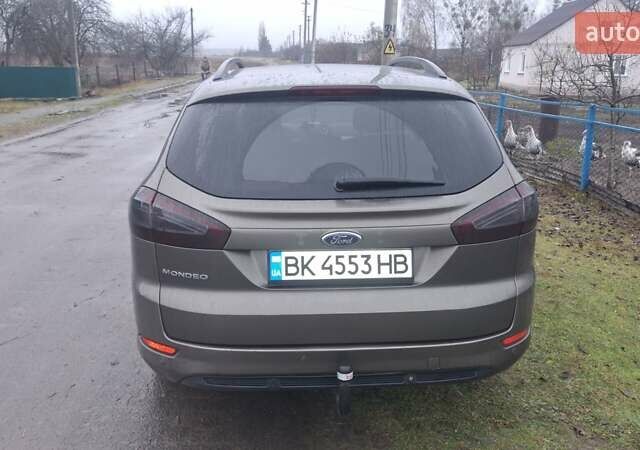 Коричневый Форд Мондео, объемом двигателя 1.6 л и пробегом 180 тыс. км за 7700 $, фото 1 на Automoto.ua