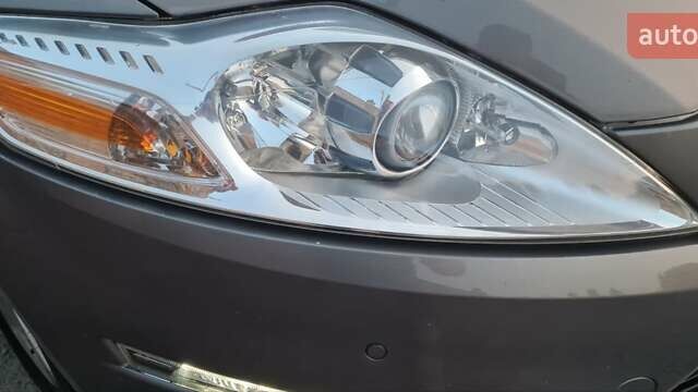 Коричневий Форд Мондео, об'ємом двигуна 1.6 л та пробігом 250 тис. км за 9000 $, фото 5 на Automoto.ua