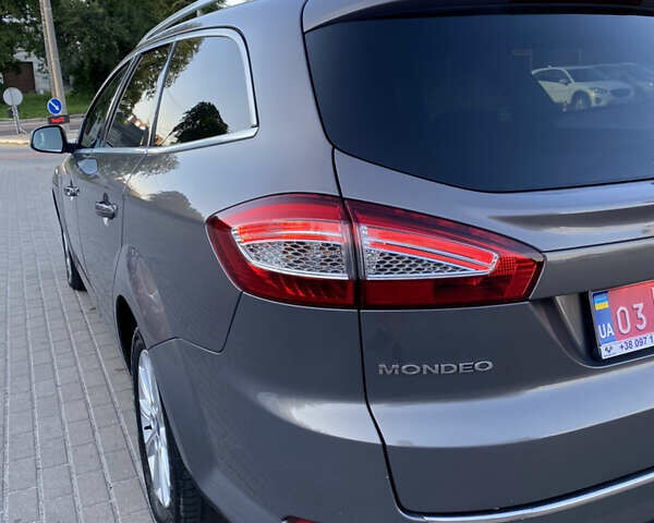 Коричневий Форд Мондео, об'ємом двигуна 2 л та пробігом 244 тис. км за 7600 $, фото 3 на Automoto.ua