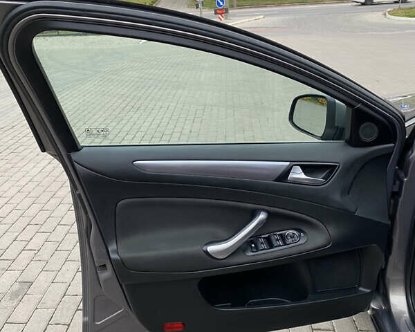 Коричневый Форд Мондео, объемом двигателя 2 л и пробегом 244 тыс. км за 7400 $, фото 39 на Automoto.ua