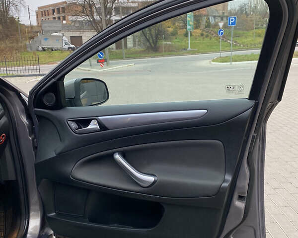 Коричневый Форд Мондео, объемом двигателя 2 л и пробегом 244 тыс. км за 7400 $, фото 27 на Automoto.ua