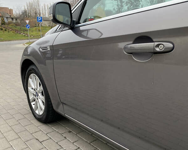 Коричневый Форд Мондео, объемом двигателя 2 л и пробегом 244 тыс. км за 7400 $, фото 5 на Automoto.ua