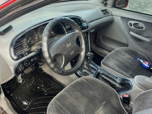 Красный Форд Мондео, объемом двигателя 1.8 л и пробегом 100 тыс. км за 1900 $, фото 4 на Automoto.ua