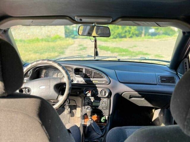 Красный Форд Мондео, объемом двигателя 1.6 л и пробегом 350 тыс. км за 1100 $, фото 6 на Automoto.ua