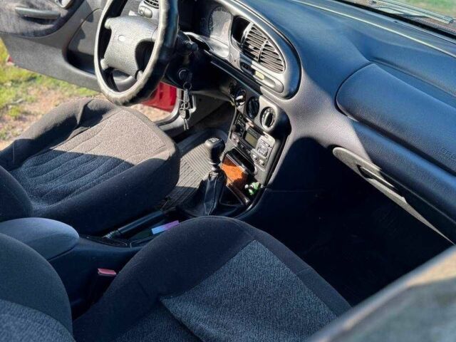 Красный Форд Мондео, объемом двигателя 1.6 л и пробегом 350 тыс. км за 1100 $, фото 7 на Automoto.ua