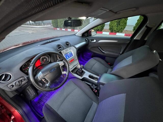 Красный Форд Мондео, объемом двигателя 1.8 л и пробегом 360 тыс. км за 4500 $, фото 19 на Automoto.ua