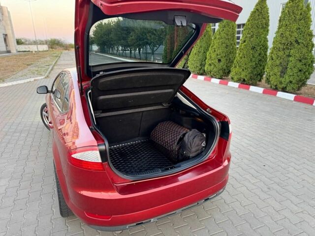 Красный Форд Мондео, объемом двигателя 1.8 л и пробегом 360 тыс. км за 4500 $, фото 17 на Automoto.ua