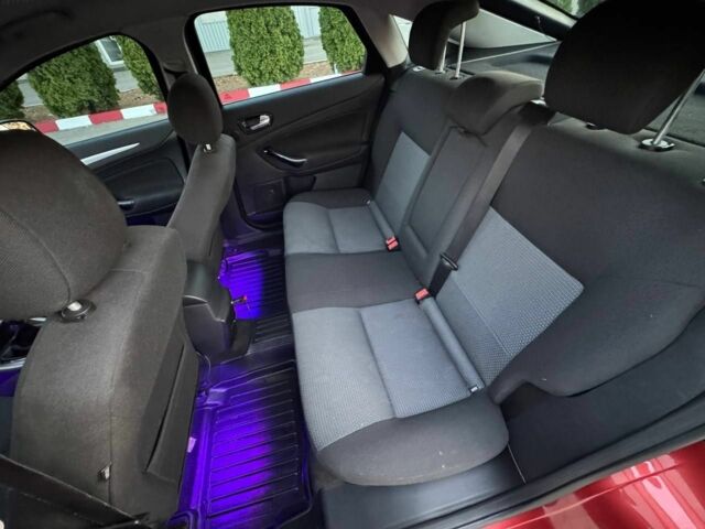 Красный Форд Мондео, объемом двигателя 1.8 л и пробегом 360 тыс. км за 4500 $, фото 12 на Automoto.ua