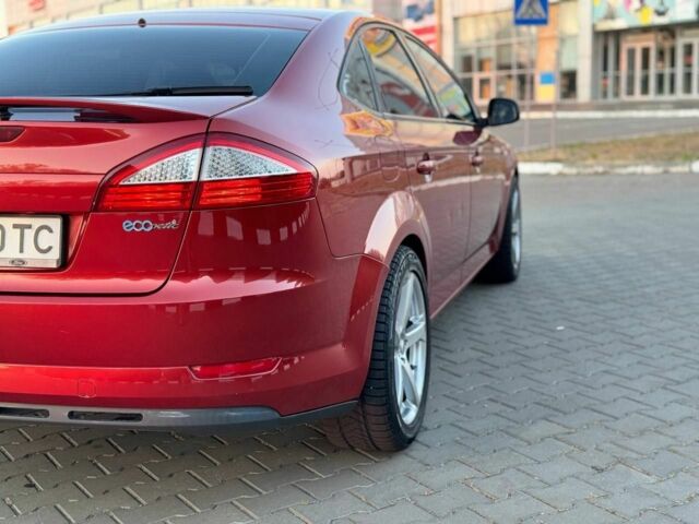 Красный Форд Мондео, объемом двигателя 1.8 л и пробегом 360 тыс. км за 4500 $, фото 5 на Automoto.ua