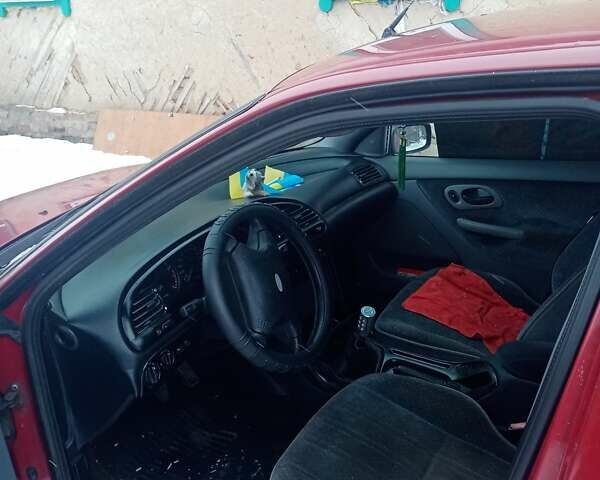 Красный Форд Мондео, объемом двигателя 1.8 л и пробегом 260 тыс. км за 2700 $, фото 1 на Automoto.ua