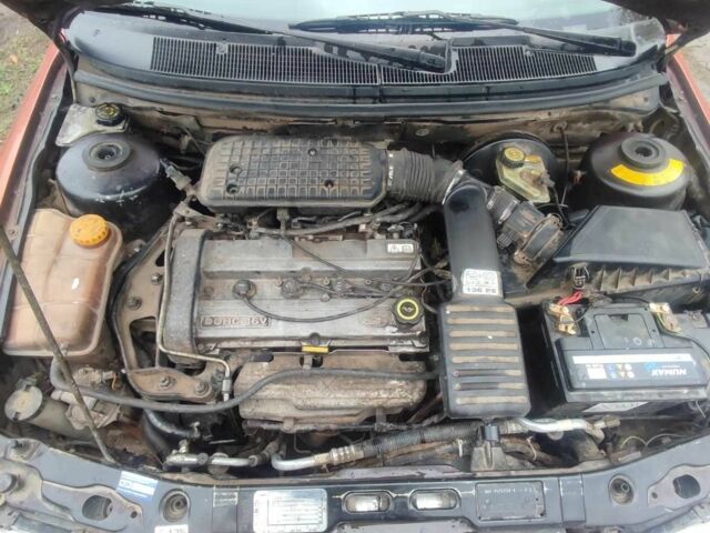 Красный Форд Мондео, объемом двигателя 2 л и пробегом 346 тыс. км за 2500 $, фото 6 на Automoto.ua