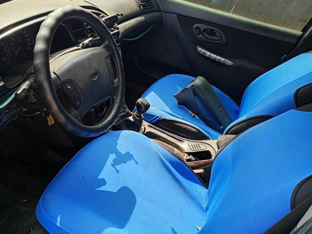 Красный Форд Мондео, объемом двигателя 1.8 л и пробегом 376 тыс. км за 1200 $, фото 3 на Automoto.ua