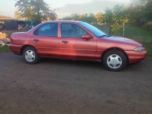 Красный Форд Мондео, объемом двигателя 2 л и пробегом 346 тыс. км за 2500 $, фото 4 на Automoto.ua