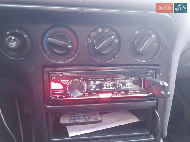 Красный Форд Мондео, объемом двигателя 1.6 л и пробегом 350 тыс. км за 1700 $, фото 26 на Automoto.ua