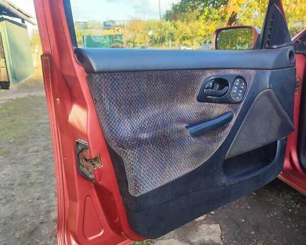 Красный Форд Мондео, объемом двигателя 2 л и пробегом 346 тыс. км за 2500 $, фото 7 на Automoto.ua