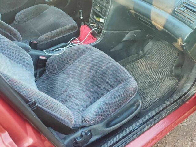 Красный Форд Мондео, объемом двигателя 2 л и пробегом 346 тыс. км за 2500 $, фото 9 на Automoto.ua