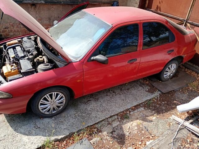 Красный Форд Мондео, объемом двигателя 1.8 л и пробегом 376 тыс. км за 1200 $, фото 1 на Automoto.ua