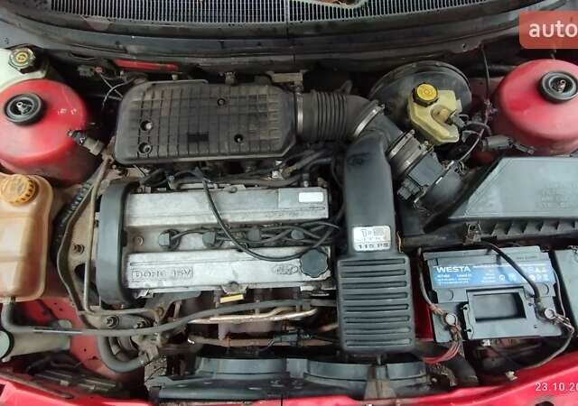 Червоний Форд Мондео, об'ємом двигуна 1.8 л та пробігом 273 тис. км за 1200 $, фото 3 на Automoto.ua