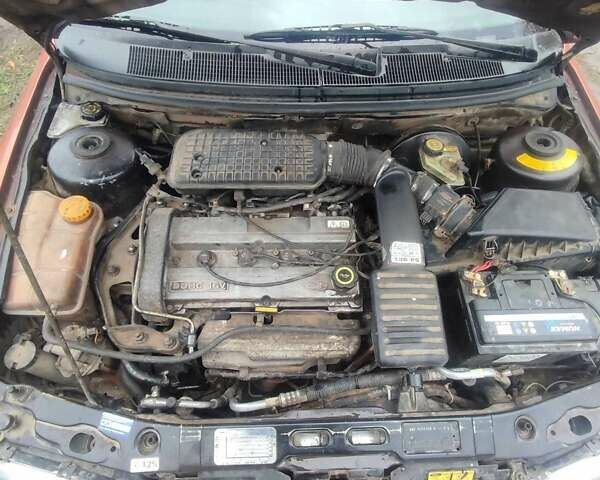 Красный Форд Мондео, объемом двигателя 2 л и пробегом 346 тыс. км за 2500 $, фото 5 на Automoto.ua