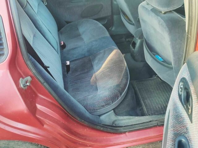 Красный Форд Мондео, объемом двигателя 2 л и пробегом 346 тыс. км за 2500 $, фото 7 на Automoto.ua